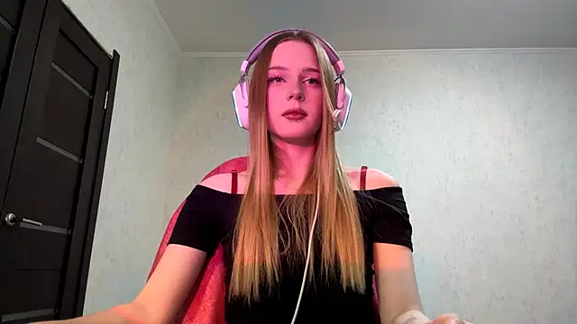 Snapshot of hikkiii chatting on 03-19-26, 12:42 hikkiii online show from 03-19-26, 12:42