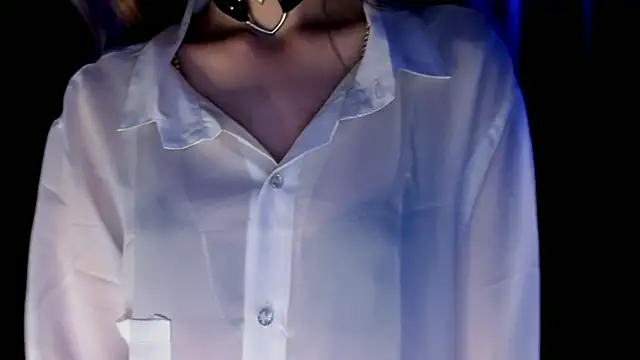 Snapshot of Emily_Nelsonn chatting on 07-13-26, 05:05 Emily Nelsonn online show from 07-13-26, 05:05