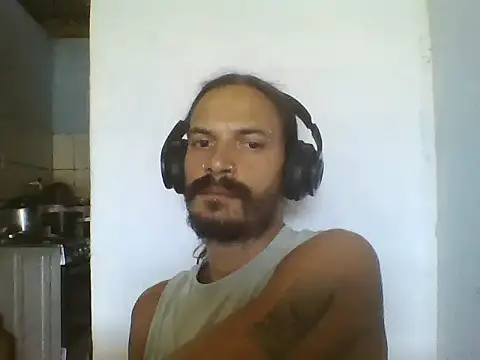 Snapshot of slevkelev chatting on 03-18-26, 01:25 slevkelev online show from 03-18-26, 01:25