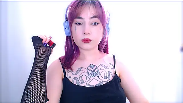 Snapshot of MistressEdith chatting on 05-27-26, 01:57 MistressEdith online show from 05-27-26, 01:57