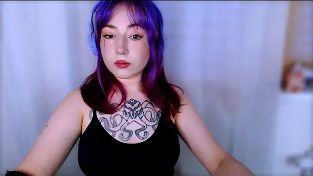 Snapshot of MistressEdith chatting on 07-12-26, 11:18 MistressEdith online show from 07-12-26, 11:18