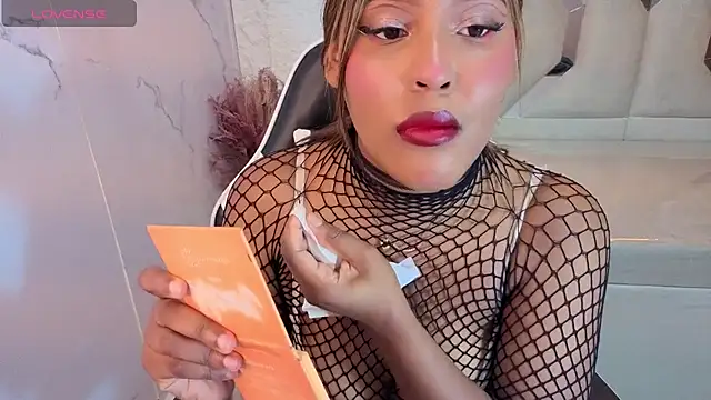 Snapshot of naomitp chatting on 05-19-26, 12:33 naomitp online show from 05-19-26, 12:33