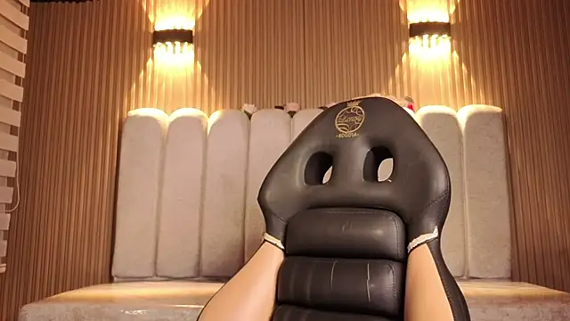 Melannyy V online show from 03-25-26, 12:22