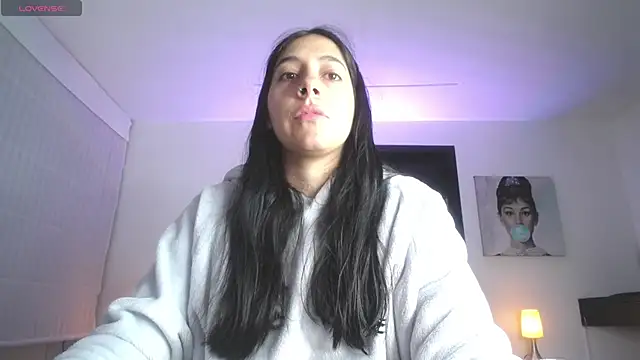 Snapshot of Melannyy_V chatting on 05-27-26, 01:19 Melannyy V online show from 05-27-26, 01:19