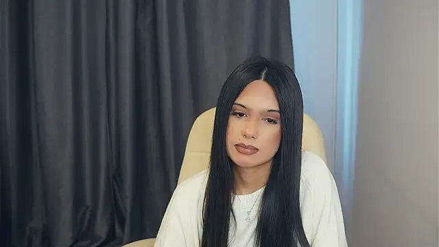 Snapshot of BibiPharr chatting on 03-25-26, 10:10 BibiPharr online show from 03-25-26, 10:10