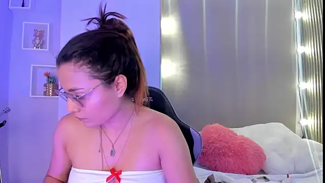 Snapshot of Littletammy4u chatting on 06-14-26, 12:29 Littletammy4u online show from 06-14-26, 12:29