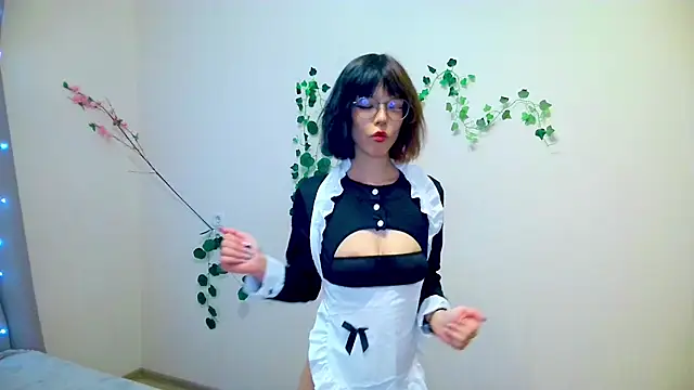 Snapshot of Layla_Muur chatting on 03-19-26, 02:43 Layla Muur online show from 03-19-26, 02:43