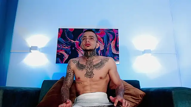 Snapshot of DominicParkerr chatting on 03-20-26, 11:42 DominicParkerr online show from 03-20-26, 11:42