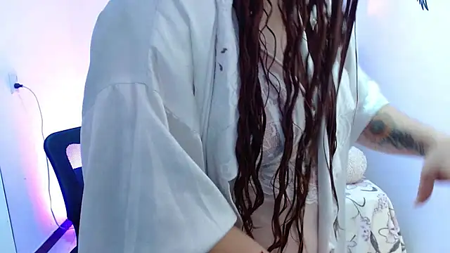 Snapshot of Luna_cur chatting on 03-25-26, 12:44 Luna cur online show from 03-25-26, 12:44