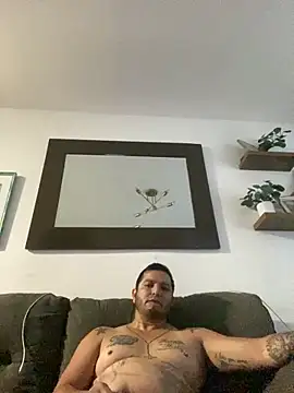 HOTB0Y18 online show from 04-01-26, 02:03