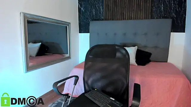 Snapshot of Tiffany_Petite chatting on 03-19-26, 11:58 Tiffany Petite online show from 03-19-26, 11:58