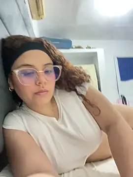 Snapshot of KimPosibl3 chatting on 03-20-26, 02:05 KimPosibl3 online show from 03-20-26, 02:05