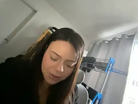 juel1sa online show from 06-25-26, 04:33