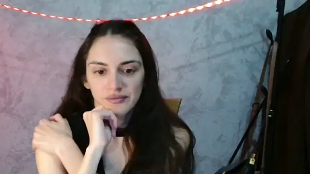 Snapshot of RoxiCherry chatting on 05-13-26, 06:22 RoxiCherry online show from 05-13-26, 06:22