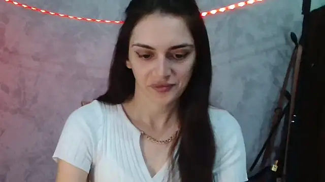 Snapshot of RoxiCherry chatting on 05-14-26, 06:31 RoxiCherry online show from 05-14-26, 06:31