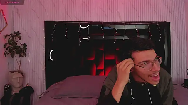 Snapshot of ArthurAndAllice chatting on 03-19-26, 11:42 ArthurAndAllice online show from 03-19-26, 11:42