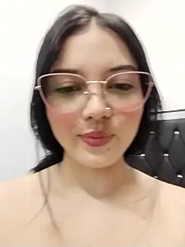 Snapshot of veleria_allurin chatting on 06-12-26, 11:35 veleria allurin online show from 06-12-26, 11:35