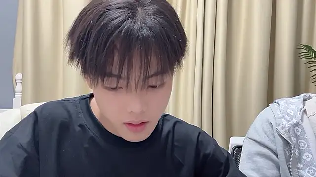 Snapshot of XIAOZHU-01 chatting on 03-20-26, 12:54 XIAOZHU-01 online show from 03-20-26, 12:54