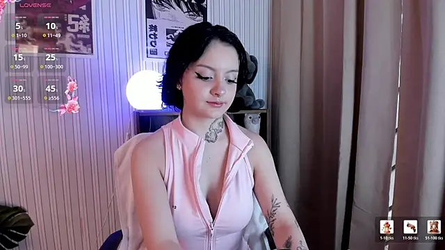 Snapshot of _EmilyRouge_ chatting on 04-14-26, 10:27 EmilyRouge online show from 04-14-26, 10:27