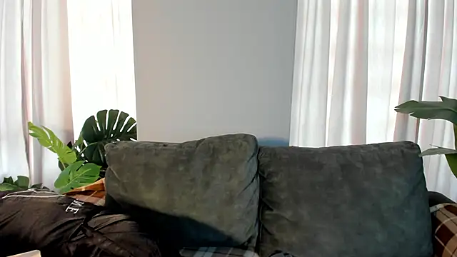 Snapshot of _EmilyRouge_ chatting on 05-12-26, 09:56 EmilyRouge online show from 05-12-26, 09:56