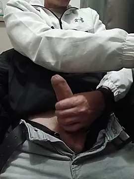 Skinboy06 online show from 04-19-26, 08:11