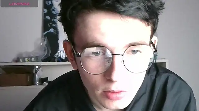 Snapshot of Ernest_ice chatting on 04-14-26, 05:30 Ernest ice online show from 04-14-26, 05:30