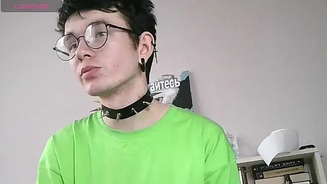 Snapshot of Ernest_ice chatting on 04-18-26, 02:32 Ernest ice online show from 04-18-26, 02:32