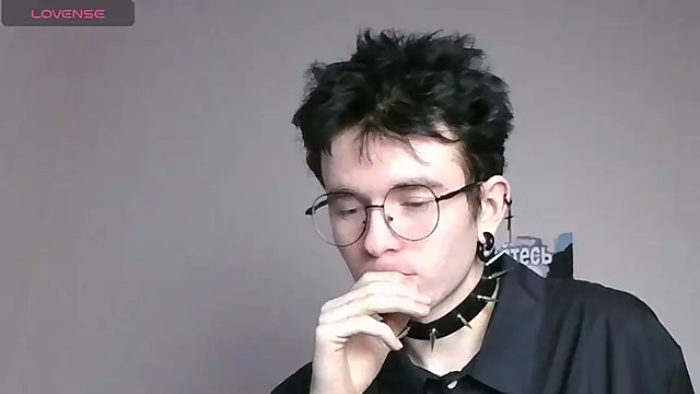 Snapshot of Ernest_ice chatting on 04-19-26, 04:28 Ernest ice online show from 04-19-26, 04:28