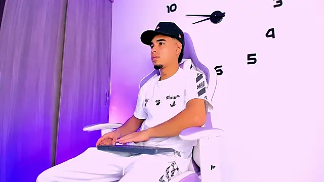 Snapshot of victor_ospina chatting on 03-27-26, 01:00 victor ospina online show from 03-27-26, 01:00