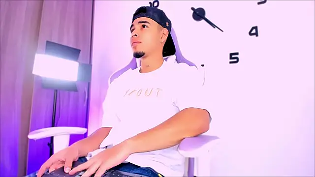 Snapshot of victor_ospina chatting on 04-01-26, 03:20 victor ospina online show from 04-01-26, 03:20