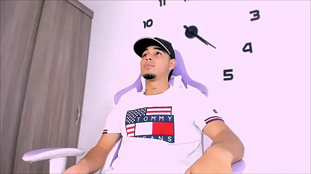 Snapshot of victor_ospina chatting on 04-03-26, 11:47 victor ospina online show from 04-03-26, 11:47