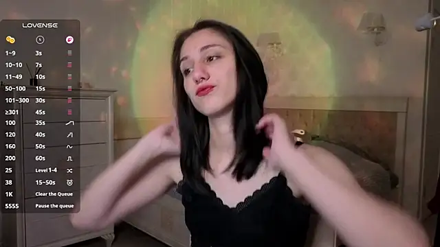 Snapshot of MilaVey chatting on 05-31-26, 07:04 MilaVey online show from 05-31-26, 07:04