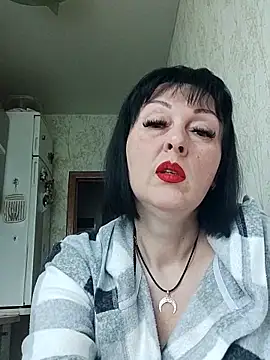 HelgaDennis online show from 04-28-26, 04:17