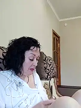 Snapshot of HelgaDennis chatting on 05-20-26, 04:29 HelgaDennis online show from 05-20-26, 04:29