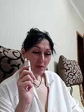 Snapshot of HelgaDennis chatting on 06-17-26, 07:15 HelgaDennis online show from 06-17-26, 07:15