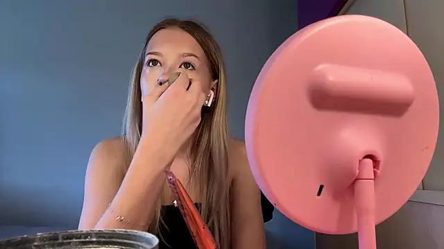 Snapshot of EliFlame chatting on 03-25-26, 07:14 EliFlame online show from 03-25-26, 07:14