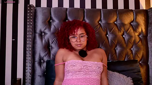 Snapshot of lara_curly chatting on 03-24-26, 10:20 lara curly online show from 03-24-26, 10:20