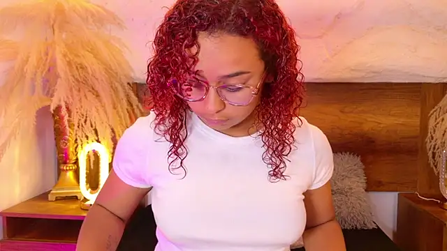 Snapshot of lara_curly chatting on 04-13-26, 10:10 lara curly online show from 04-13-26, 10:10