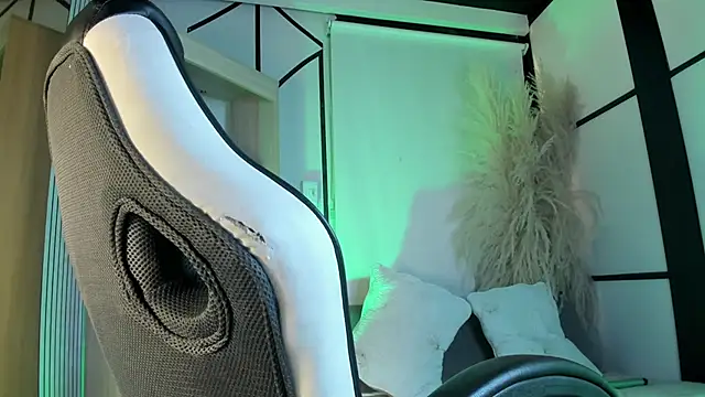 Snapshot of LizzyBrooks_ chatting on 03-27-26, 08:26 LizzyBrooks online show from 03-27-26, 08:26