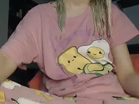 Snapshot of MessyQueen chatting on 03-19-26, 08:24 MessyQueen online show from 03-19-26, 08:24