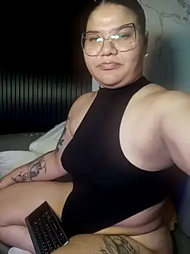 Snapshot of mile__44 chatting on 06-28-26, 03:34 mile 44 online show from 06-28-26, 03:34