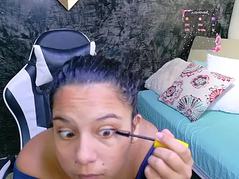 Snapshot of Shadai_Ross chatting on 05-16-26, 04:20 Shadai Ross online show from 05-16-26, 04:20