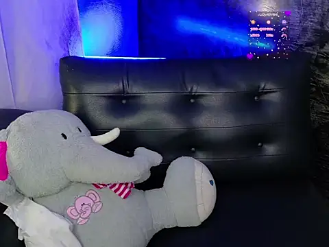 Snapshot of Shadai_Ross chatting on 06-19-26, 09:24 Shadai Ross online show from 06-19-26, 09:24