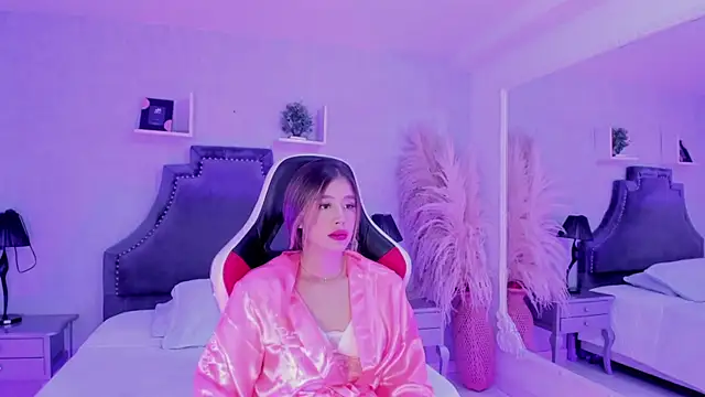 EmilyJohnsoon online show from 04-25-26, 02:47