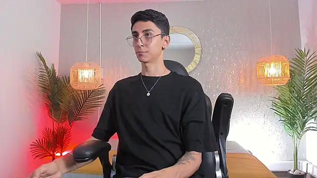 Snapshot of Gio_carangi chatting on 07-22-26, 04:48 Gio carangi online show from 07-22-26, 04:48