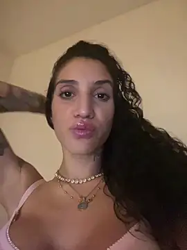 Snapshot of Yailin-Arg chatting on 03-21-26, 04:06 Yailin-Arg online show from 03-21-26, 04:06