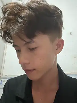 Snapshot of Nguyencuong1999 chatting on 04-23-26, 04:42 Nguyencuong1999 online show from 04-23-26, 04:42