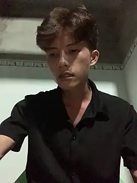 Snapshot of Nguyencuong1999 chatting on 05-13-26, 01:52 Nguyencuong1999 online show from 05-13-26, 01:52