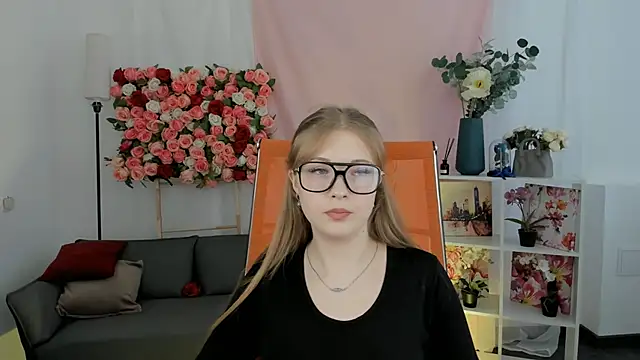 Snapshot of LunasFrost chatting on 03-20-26, 10:53 LunasFrost online show from 03-20-26, 10:53