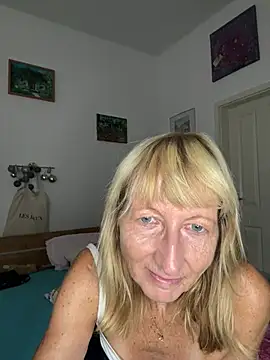 Snapshot of MatureKim chatting on 07-16-26, 02:56 MatureKim online show from 07-16-26, 02:56